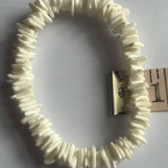 White Stretch Puka Bracelet - Picture 4 of 4